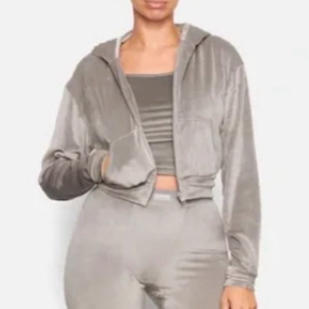 EUC SKIMS Velour cropped zip up hoodie in Smoke size Large